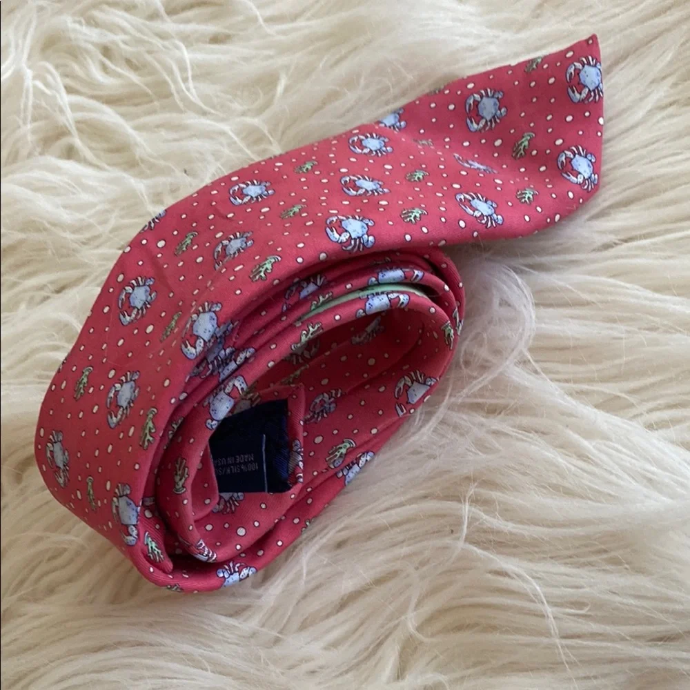 Vineyard vines 100% silk crab Tie
